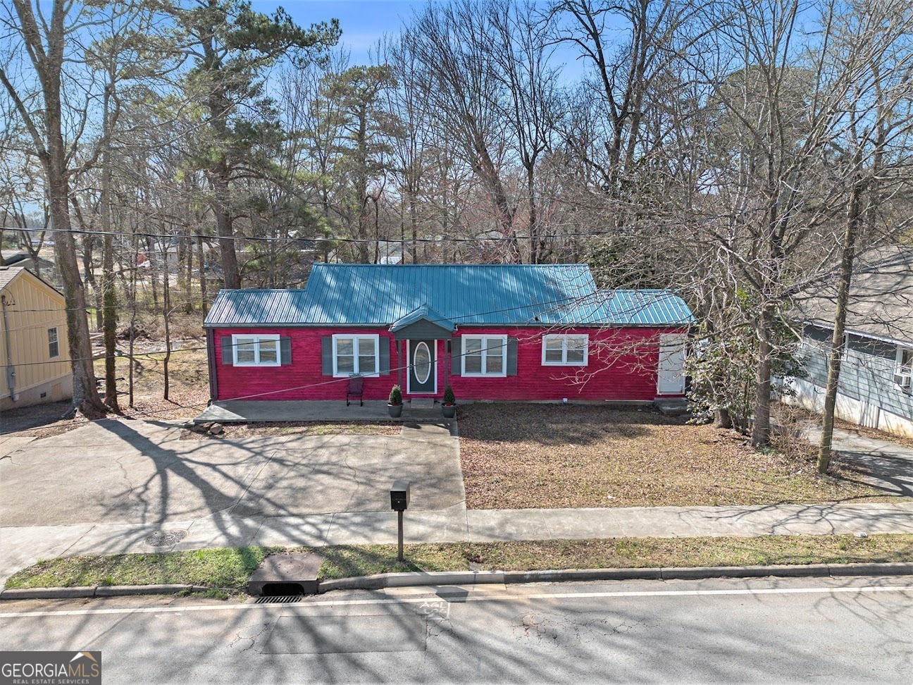 139 Newnan Road Property Photo 2
