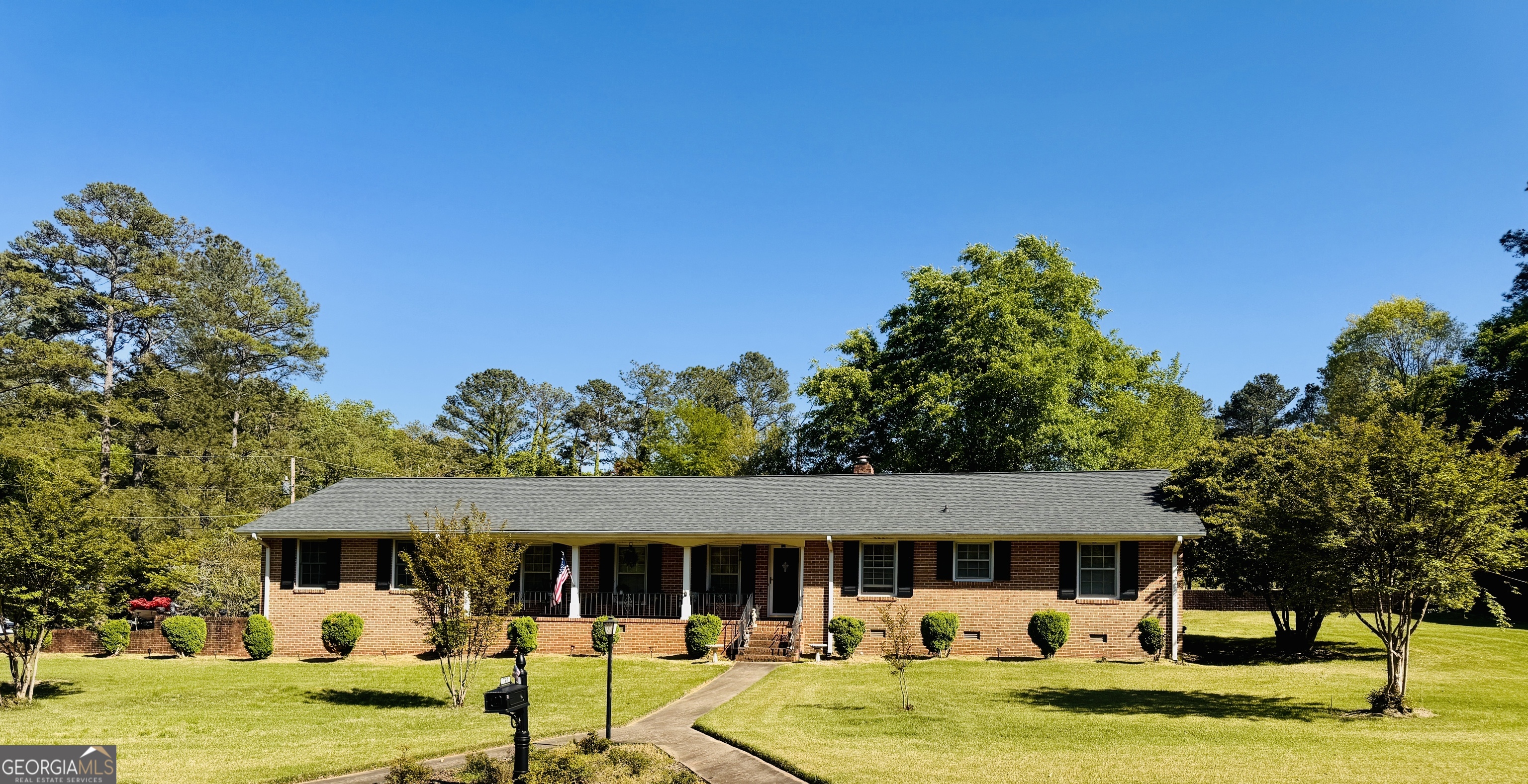 380 Club Drive Property Photo