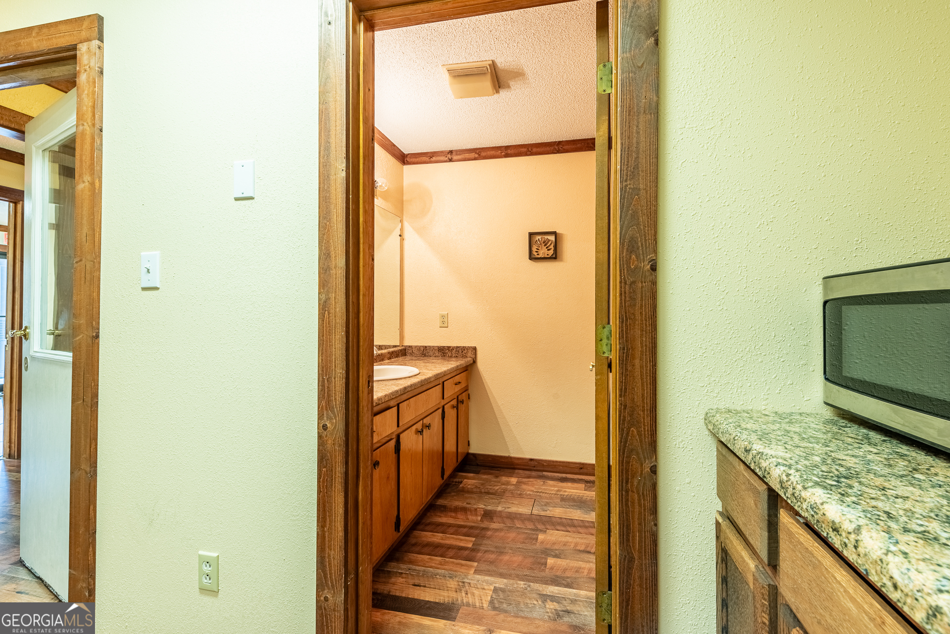 706 W Barnard Street Property Photo 23