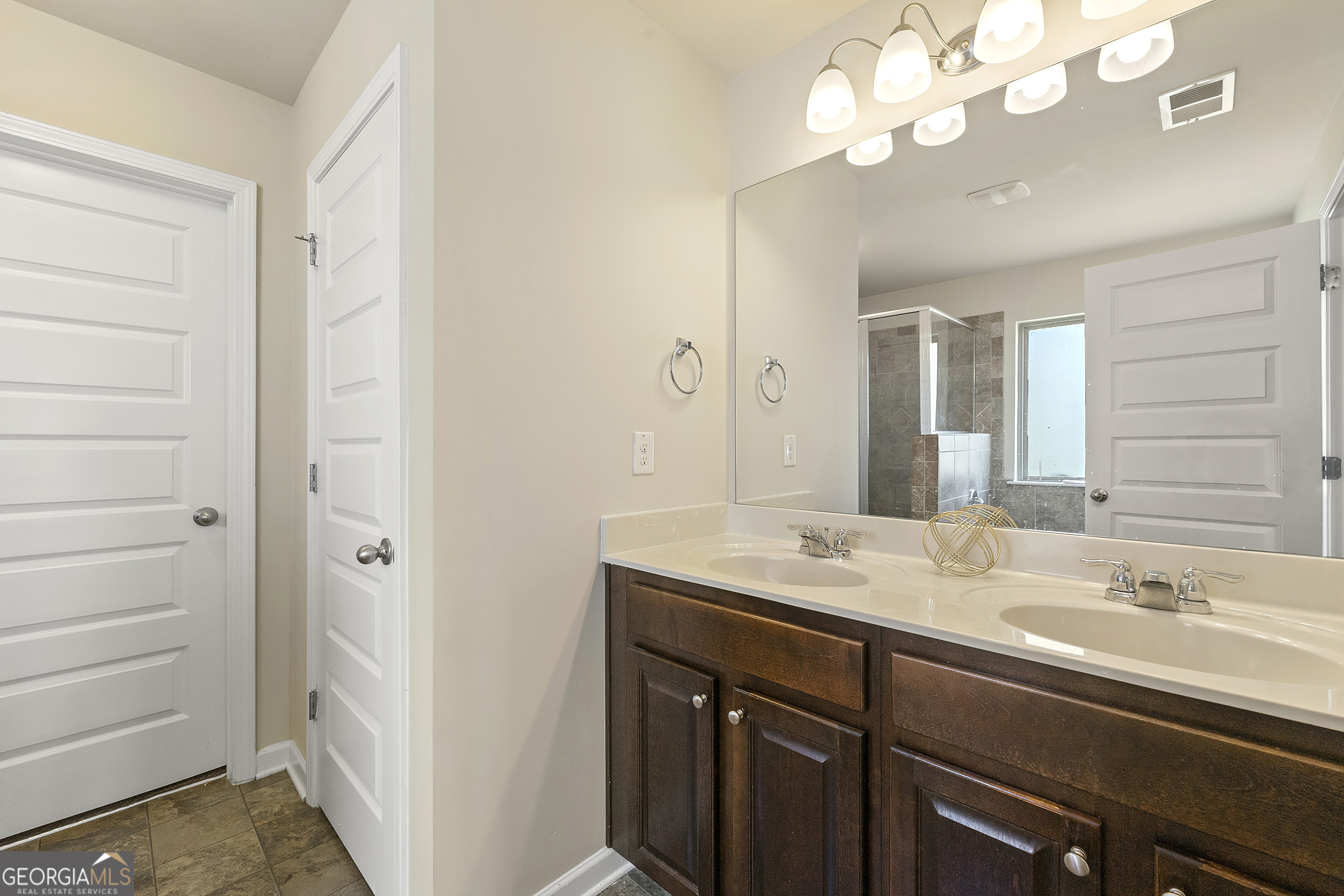 536 Caledon Way Property Photo 16
