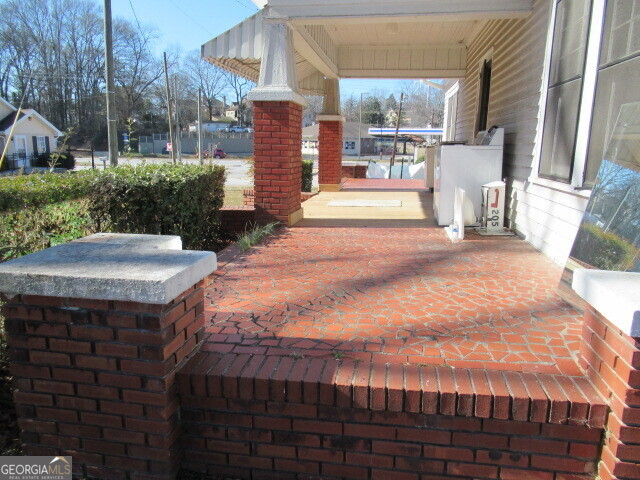 205 W Center Street Property Photo 8