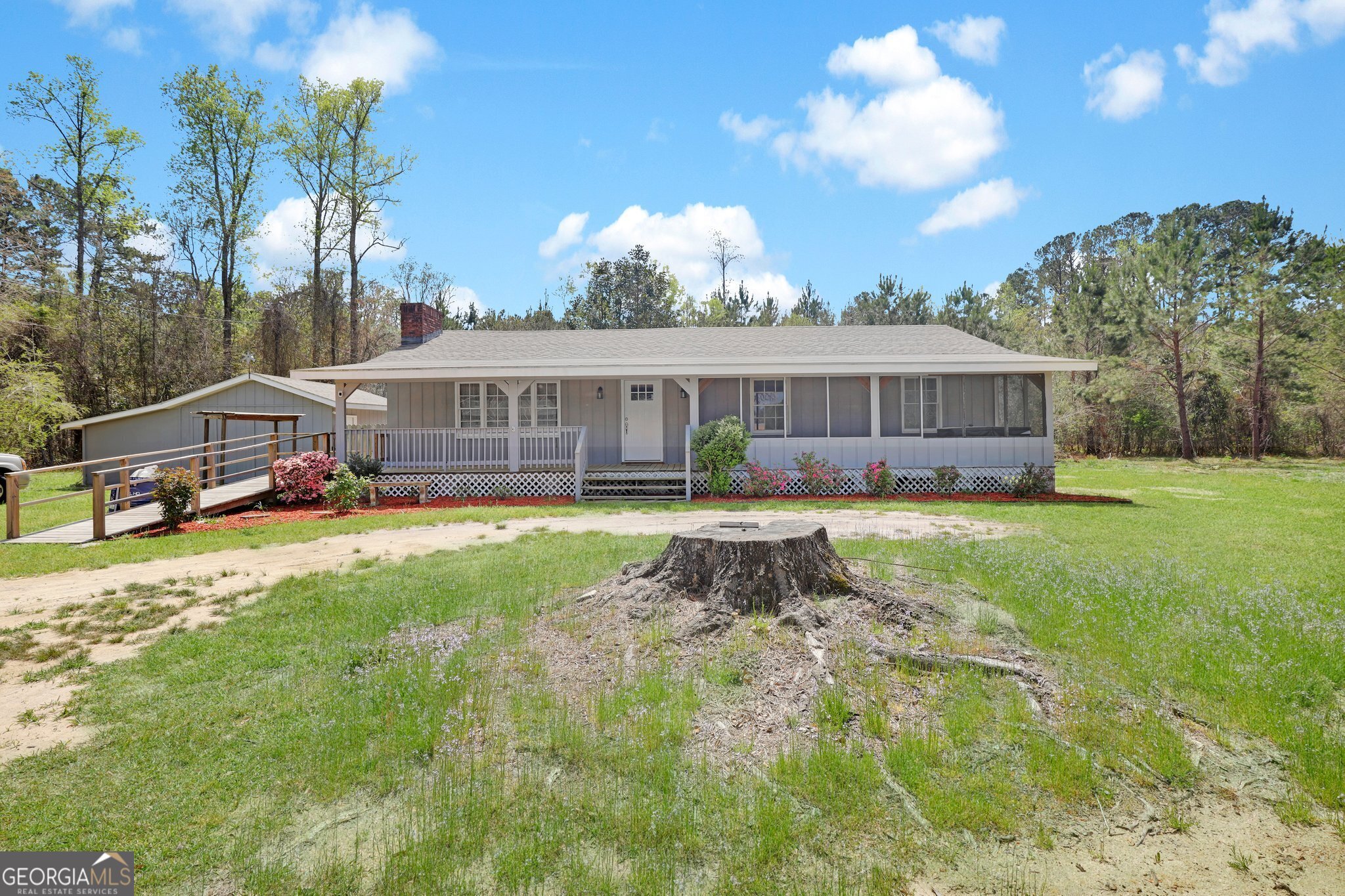 636 Highway 80 E Property Photo