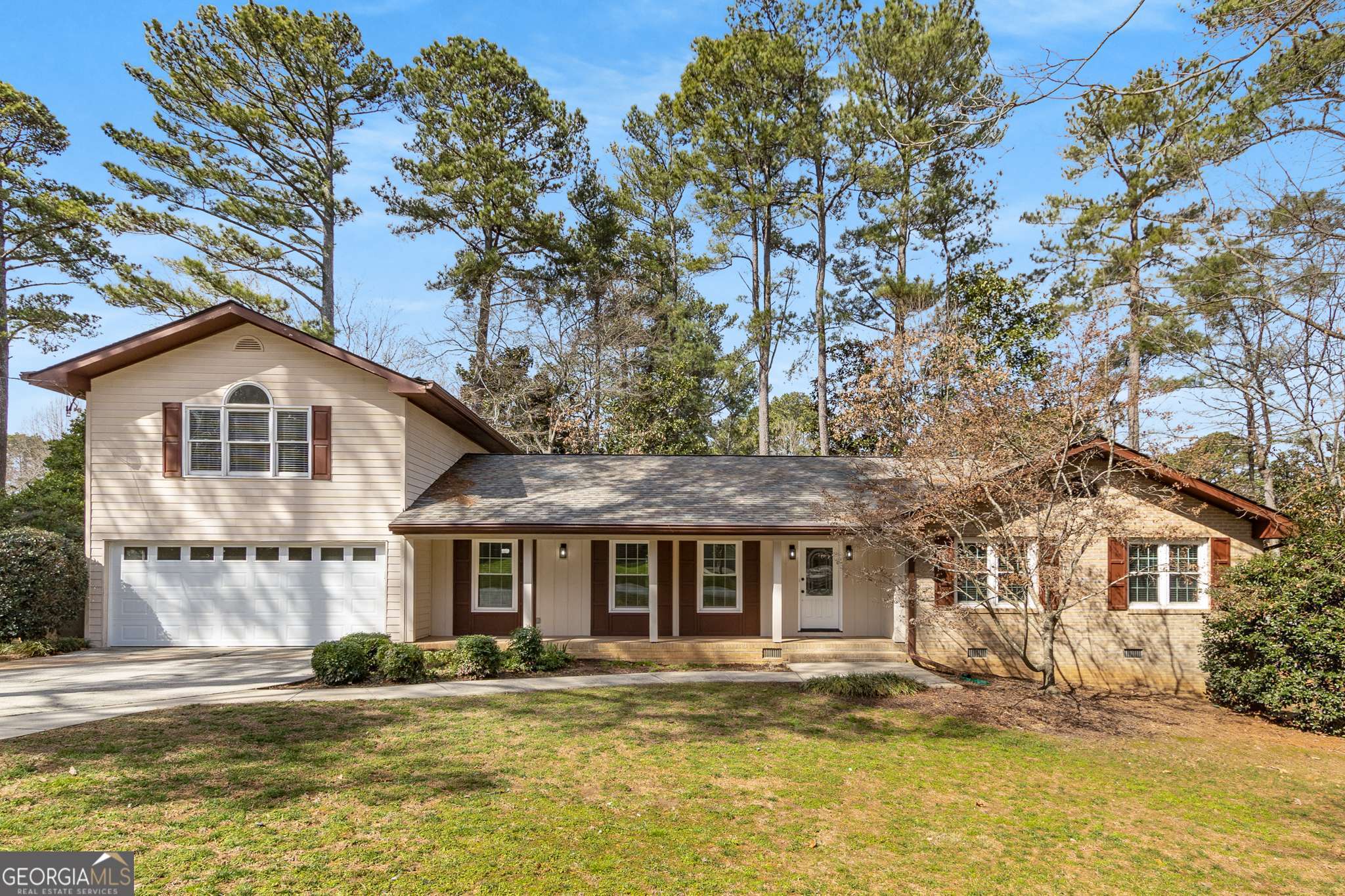 2542 Maclaren Property Photo