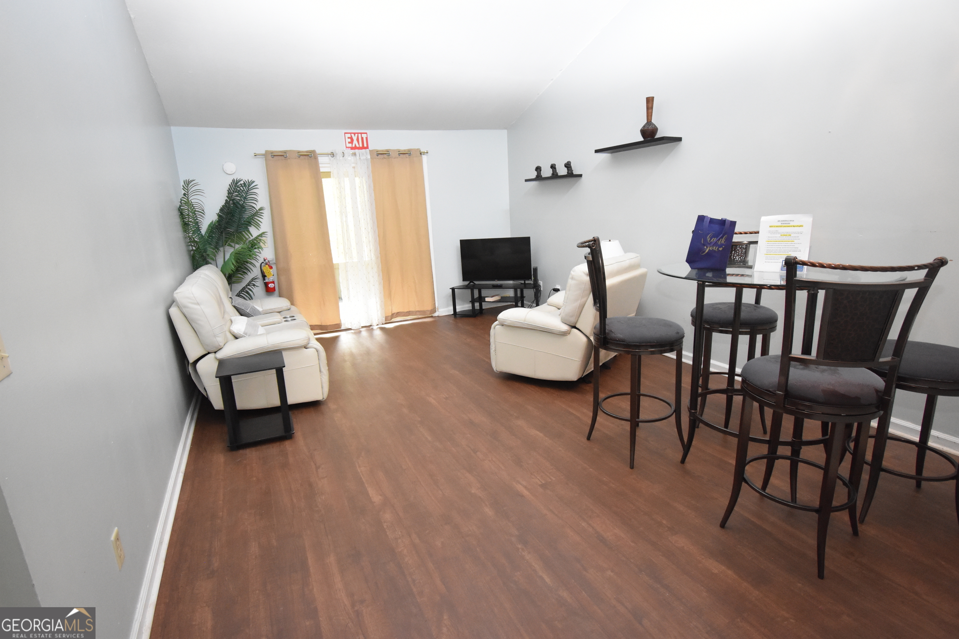 304 Admirals Walk Drive Property Photo 2