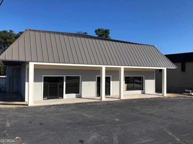 1790 Browns Bridge Road Property Photo