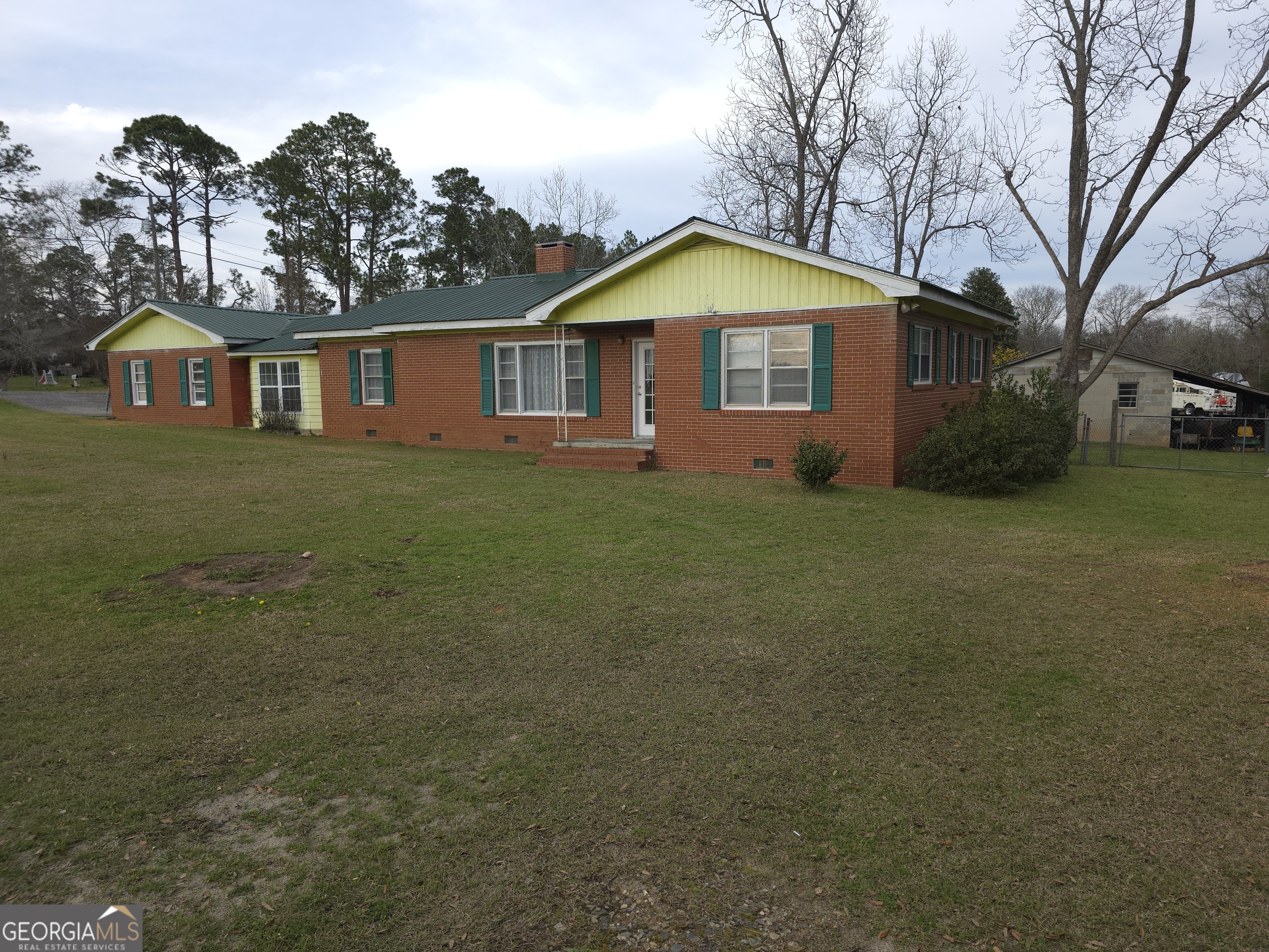324 Perry Hwy. Property Photo