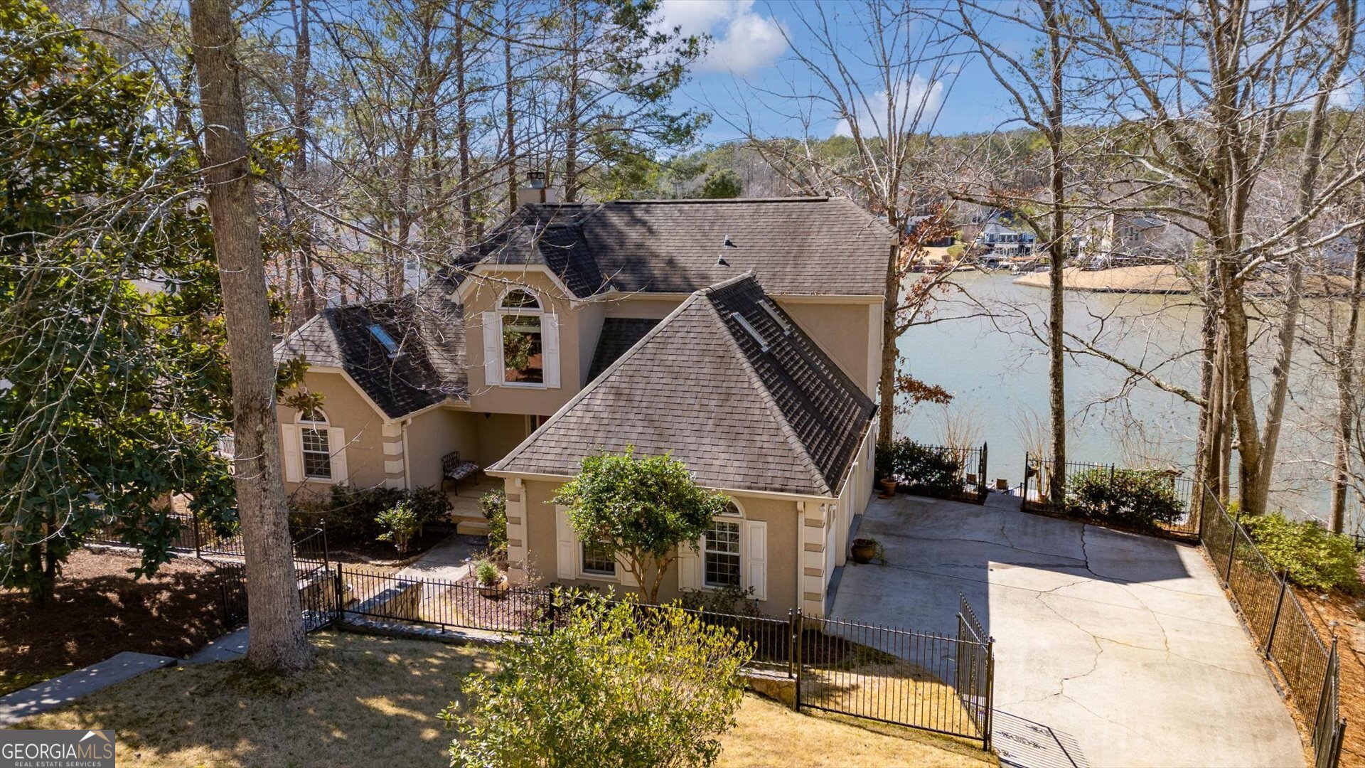 2333 Sheridan Court Property Photo 1