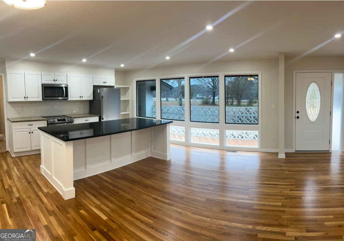 1027 Goza Road Property Photo 2