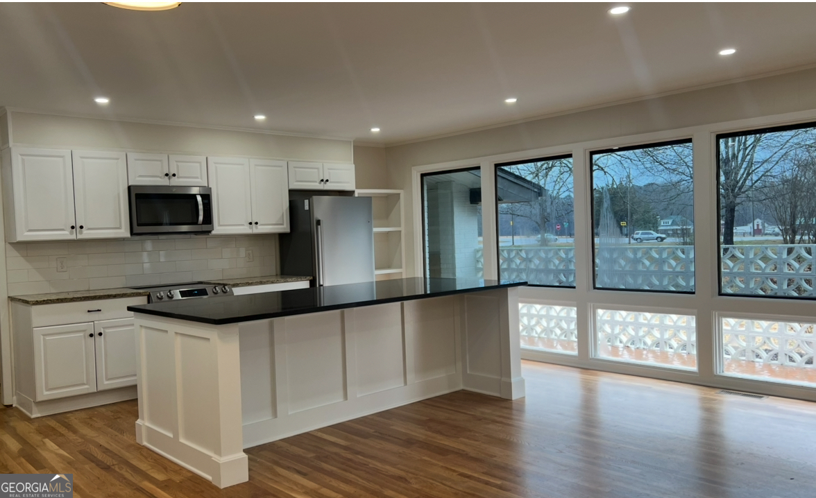 1027 Goza Road Property Photo 3