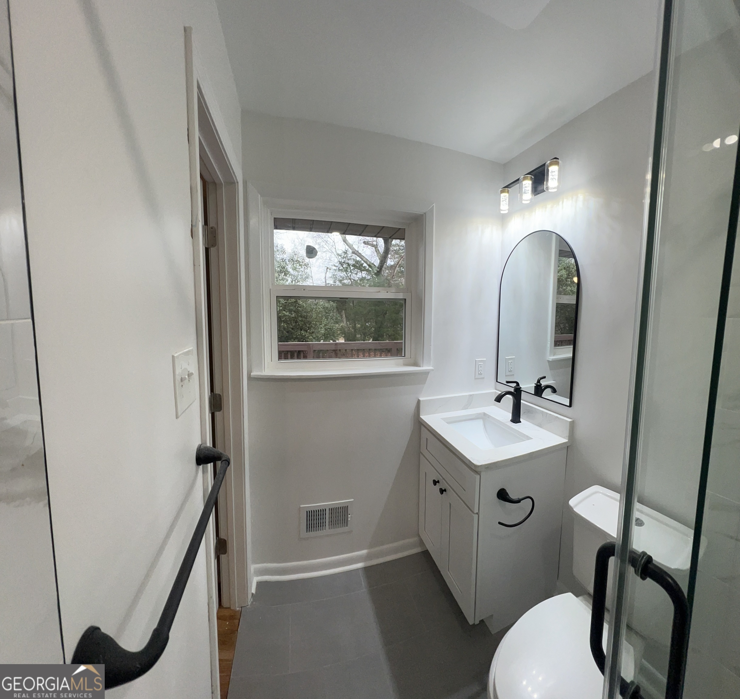 1027 Goza Road Property Photo 11