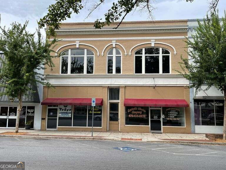 122 E Broad Street Property Photo 1