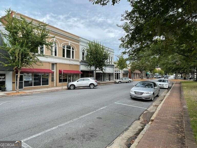 122 E Broad Street Property Photo 2