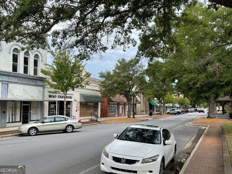 122 E Broad Street Property Photo 3
