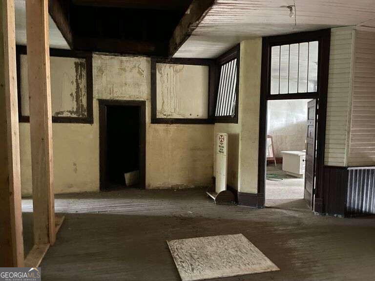 122 E Broad Street Property Photo 7