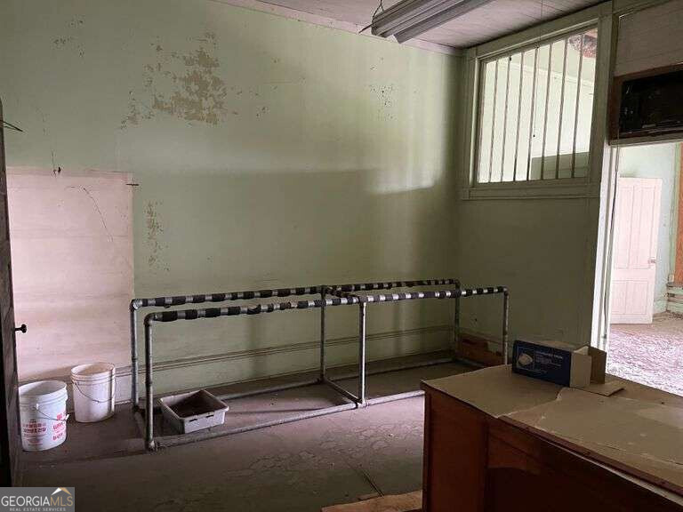 122 E Broad Street Property Photo 8
