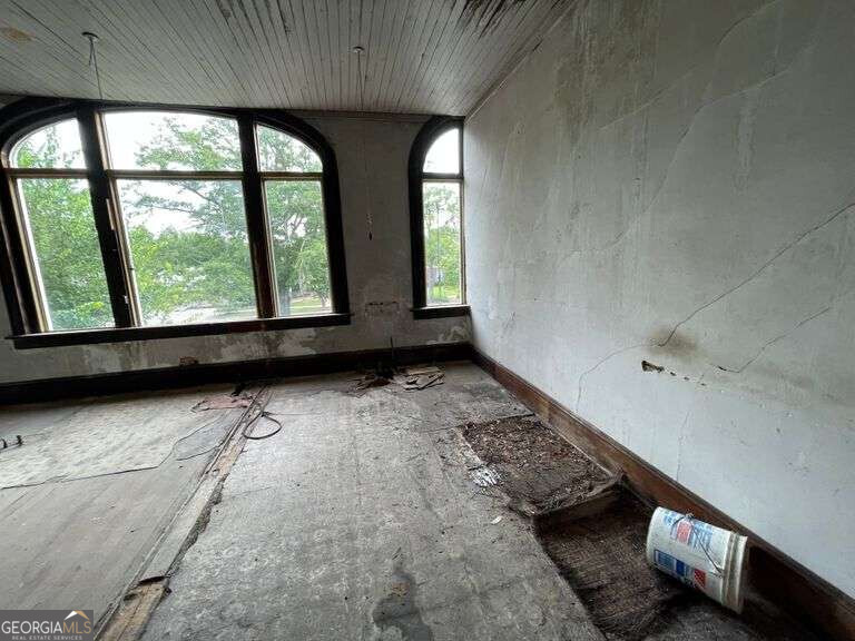 122 E Broad Street Property Photo 15