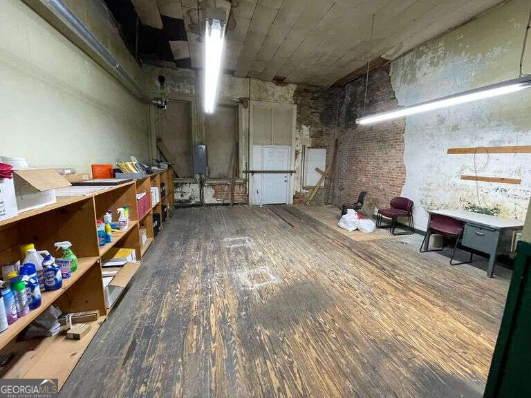 122 E Broad Street Property Photo 28