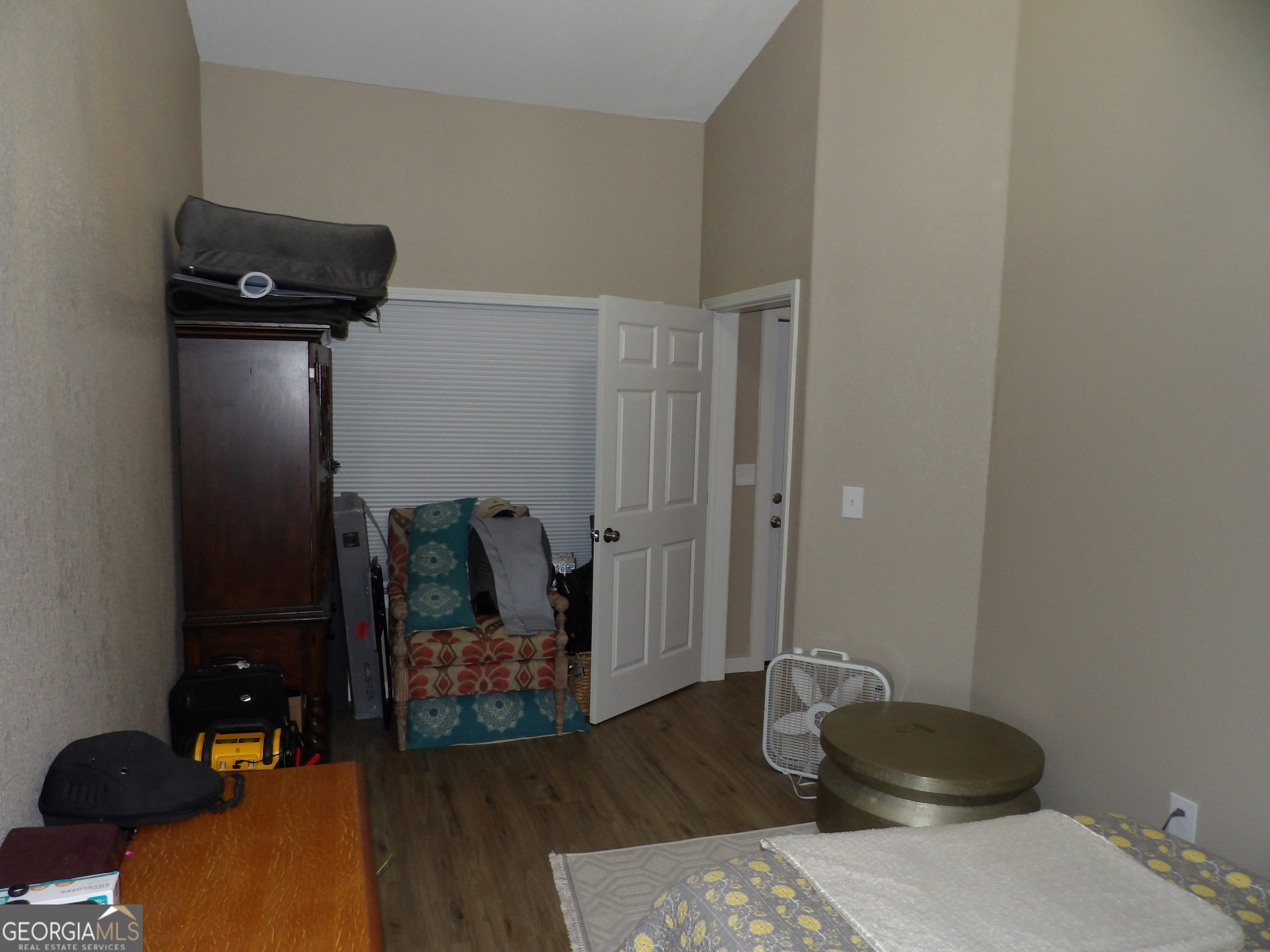 310 Property Photo 6