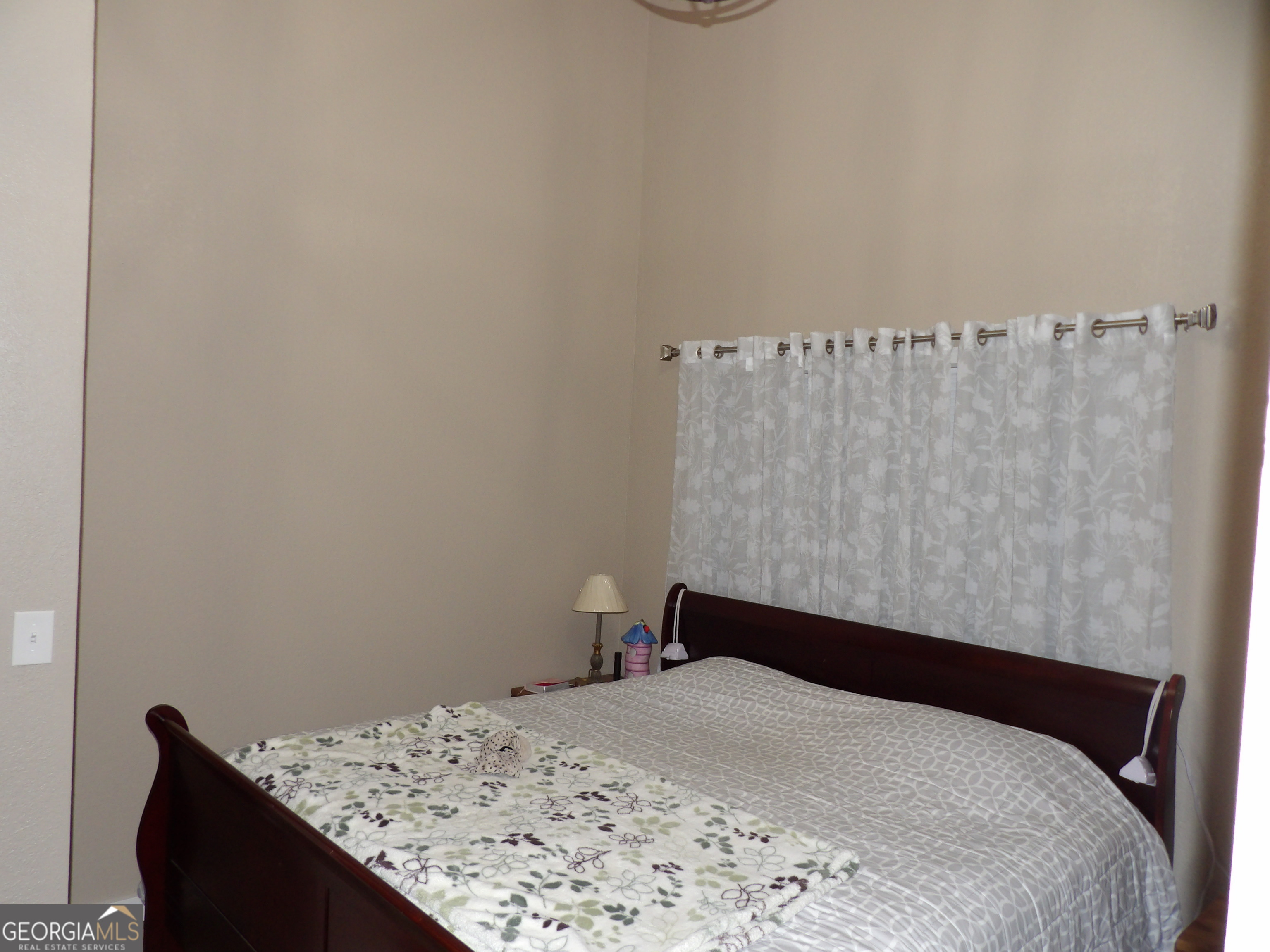 310 Property Photo 10