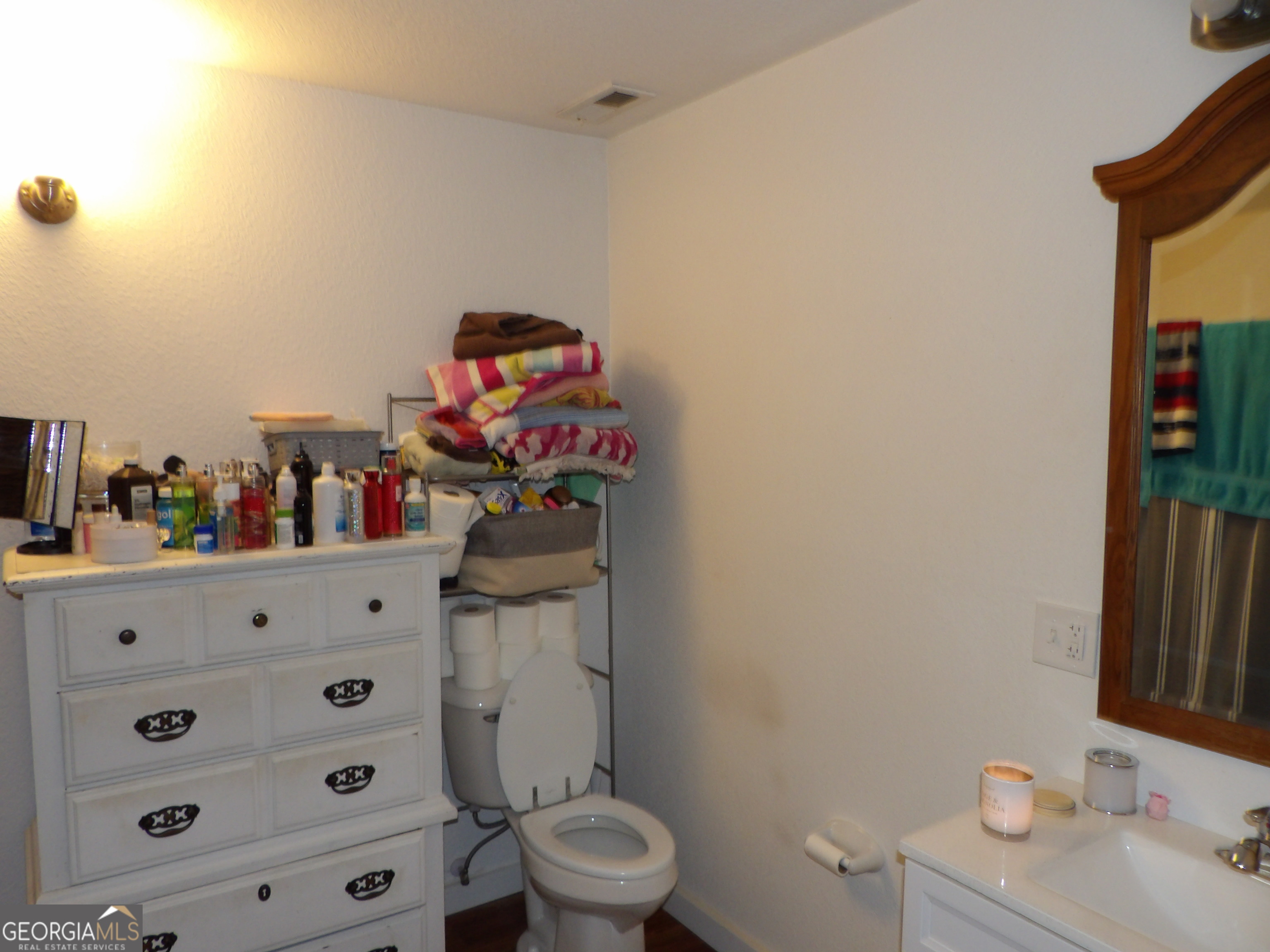 310 Property Photo 15