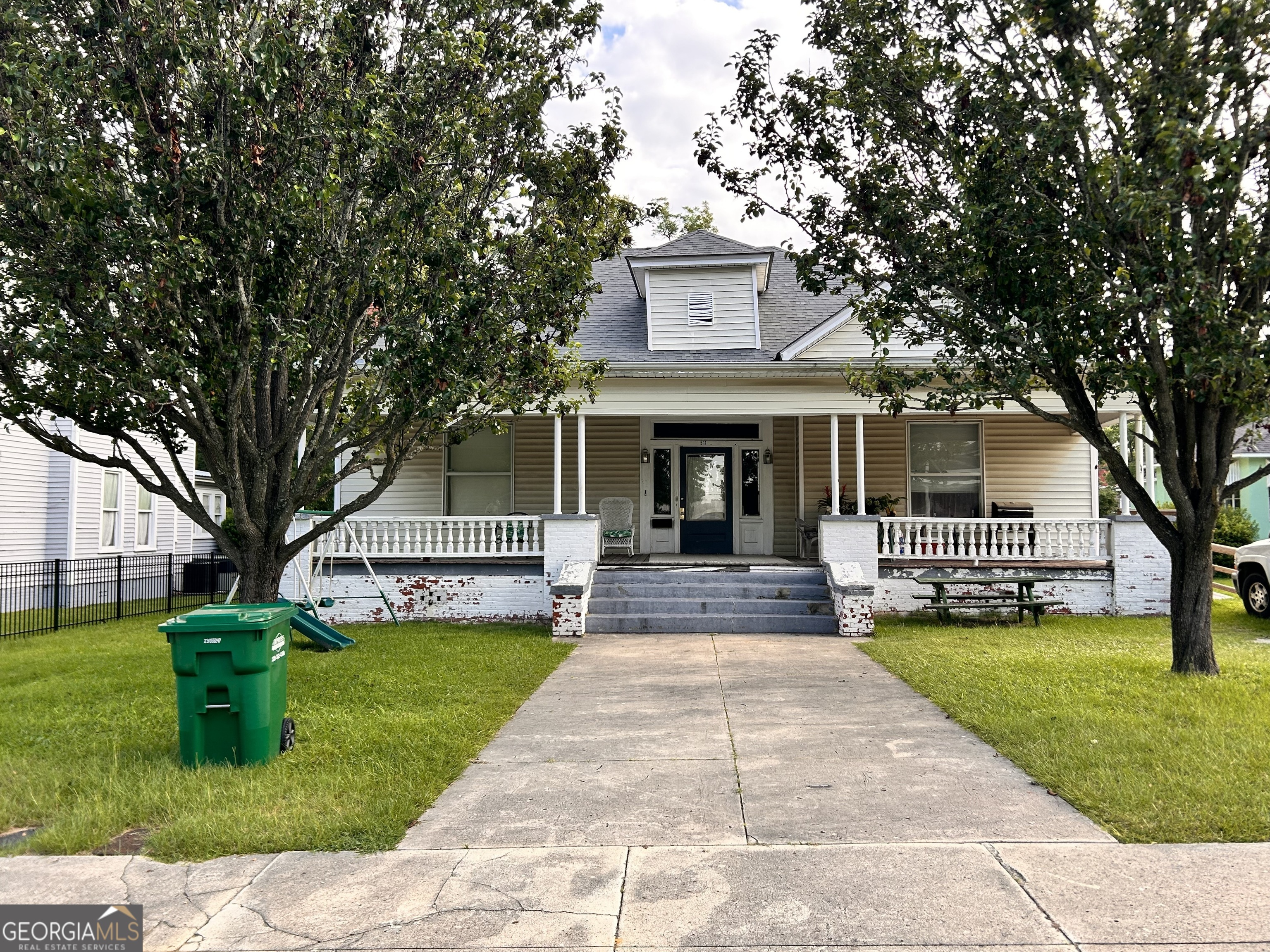 511 E 13th Avenue Property Photo 1