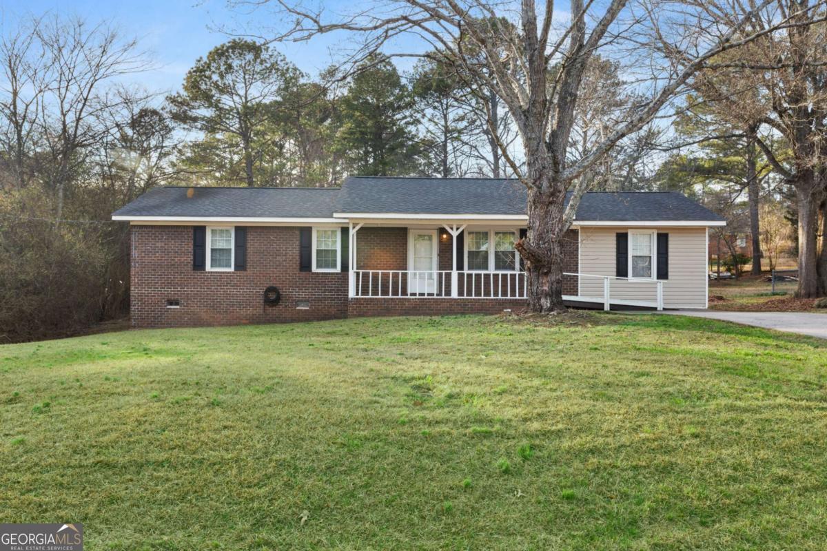 11 Lakemont Drive Se Property Photo