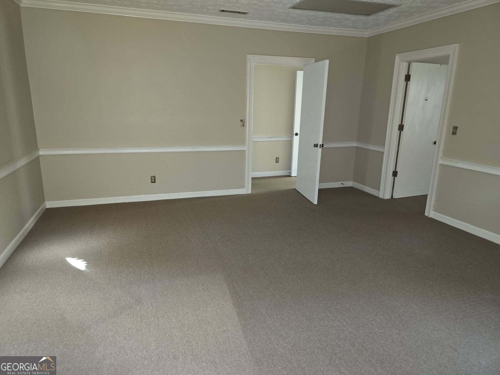 300 W Broome Street # 200 Property Photo 1