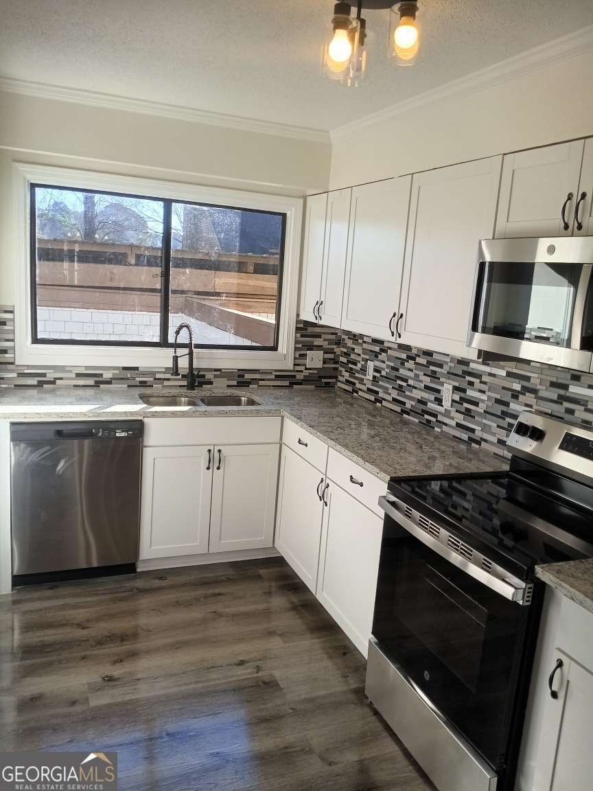 1 Willowick Drive Property Photo 11