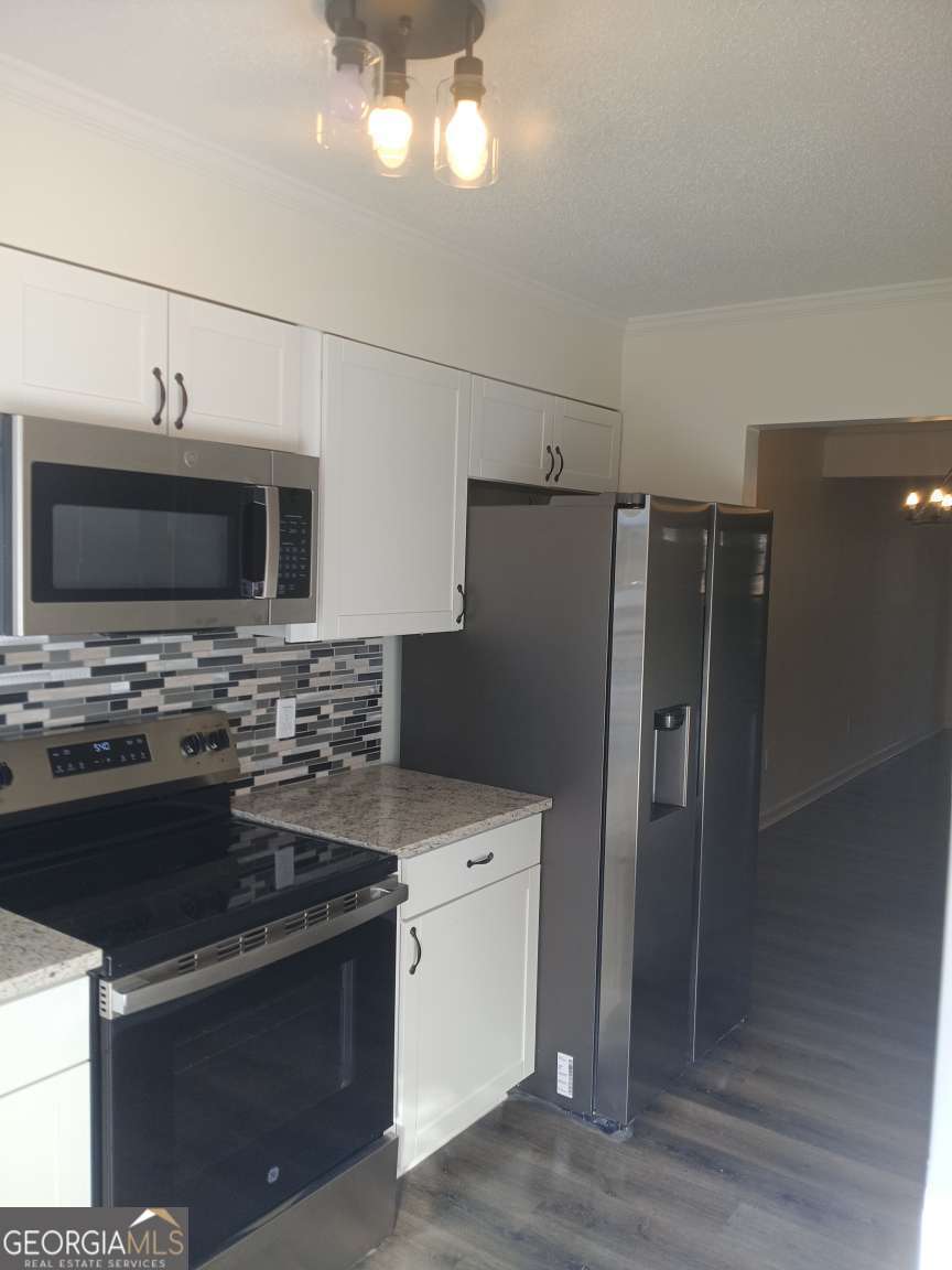 1 Willowick Drive Property Photo 14