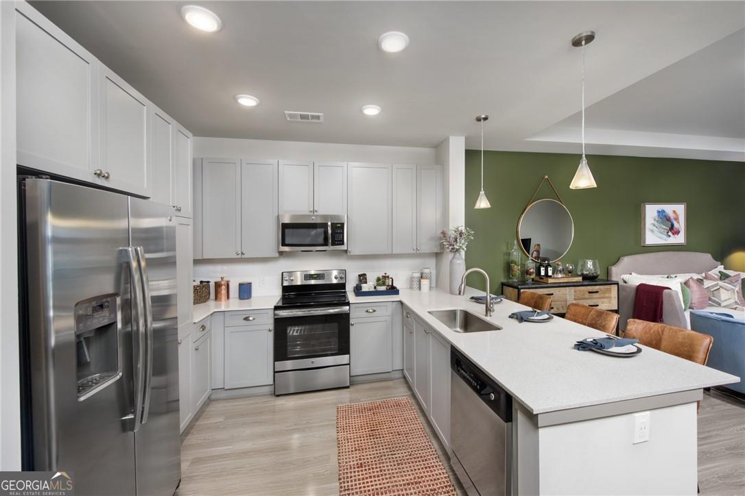 6919 Peachtree Dunwo Road # 405 Property Photo 4