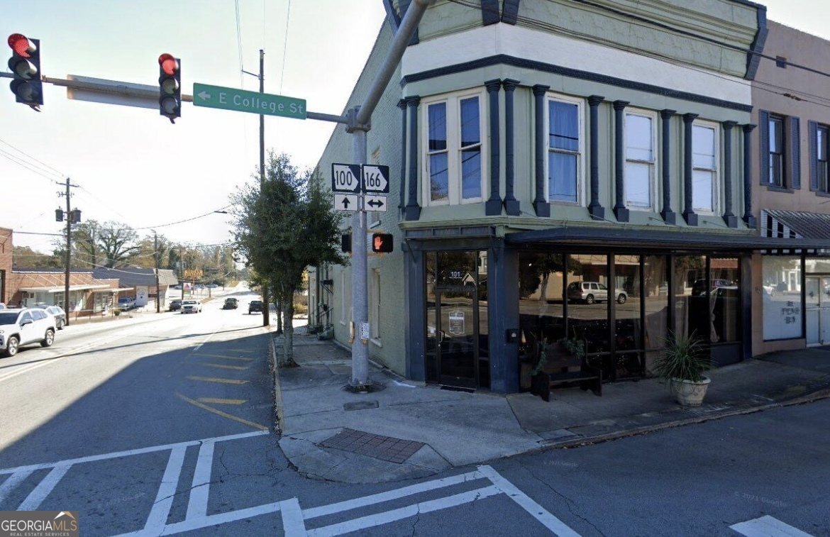 101 W College Street Property Photo
