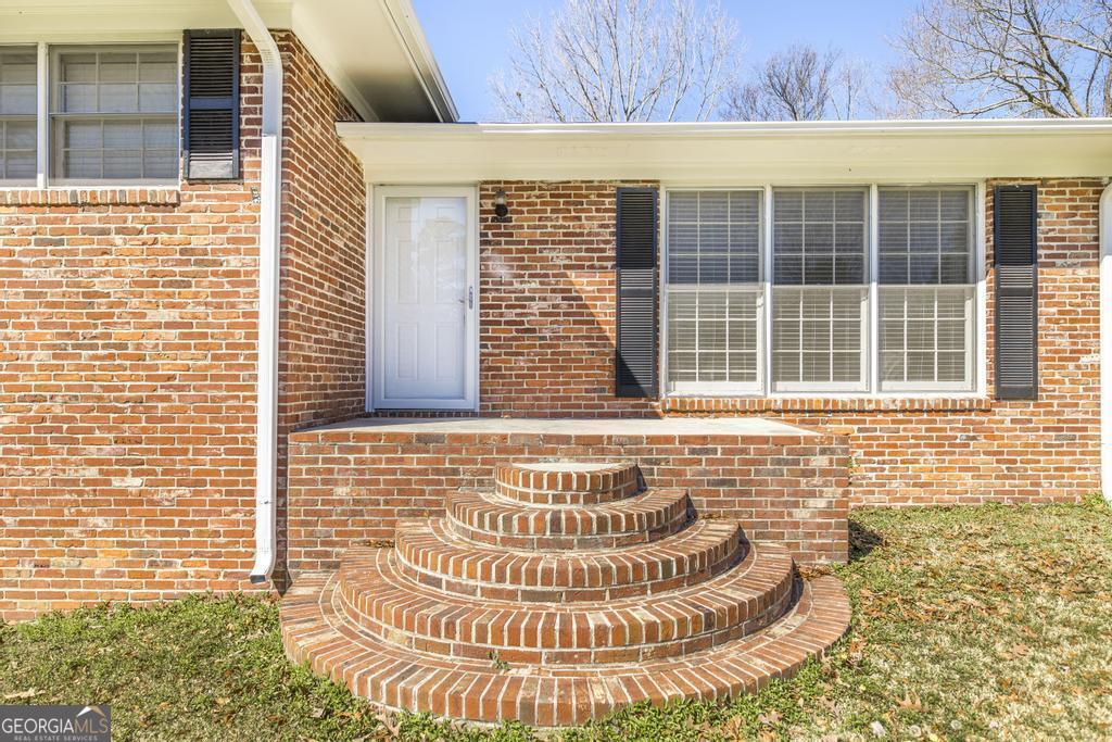 6417 Grantham Drive Property Photo 4