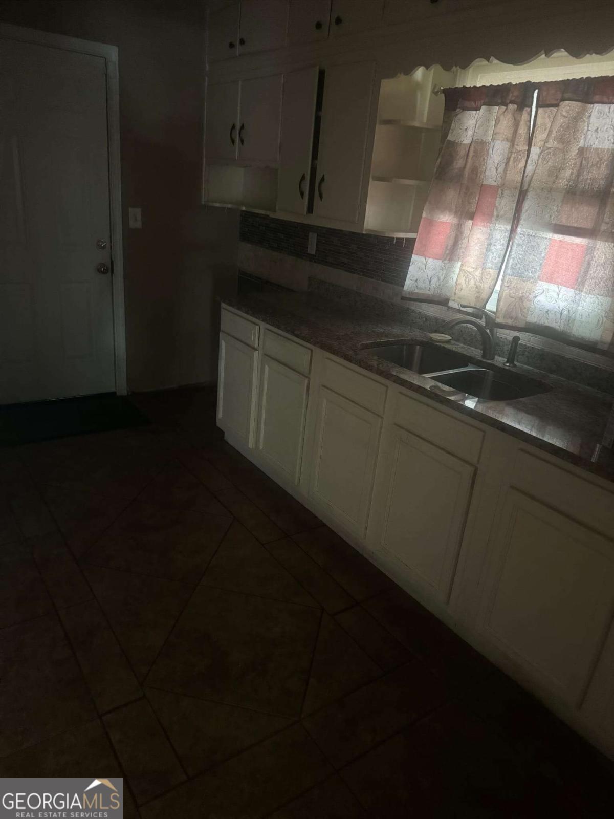 746 King Road # R Property Photo 7