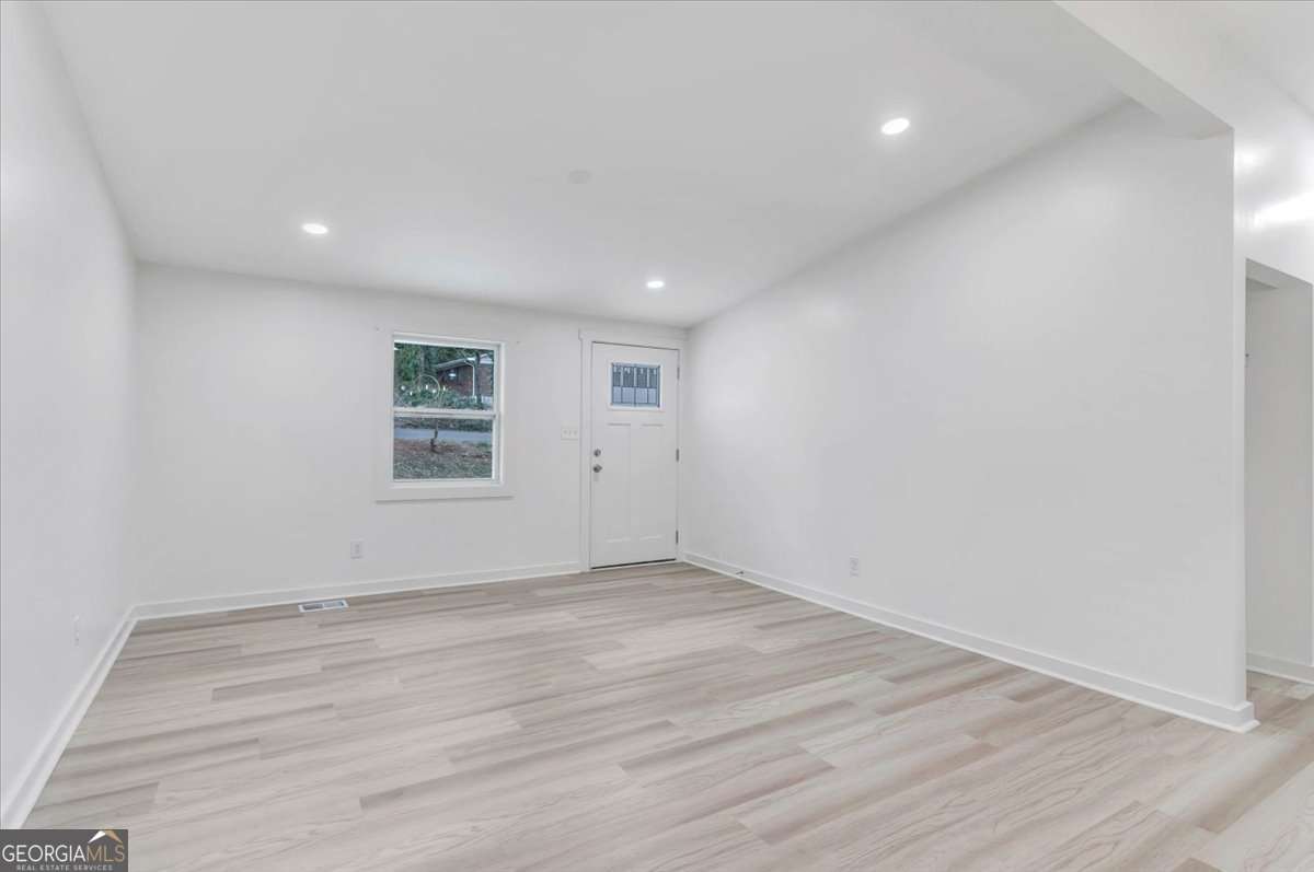 125 Glenrose Circle Sw Property Photo 3