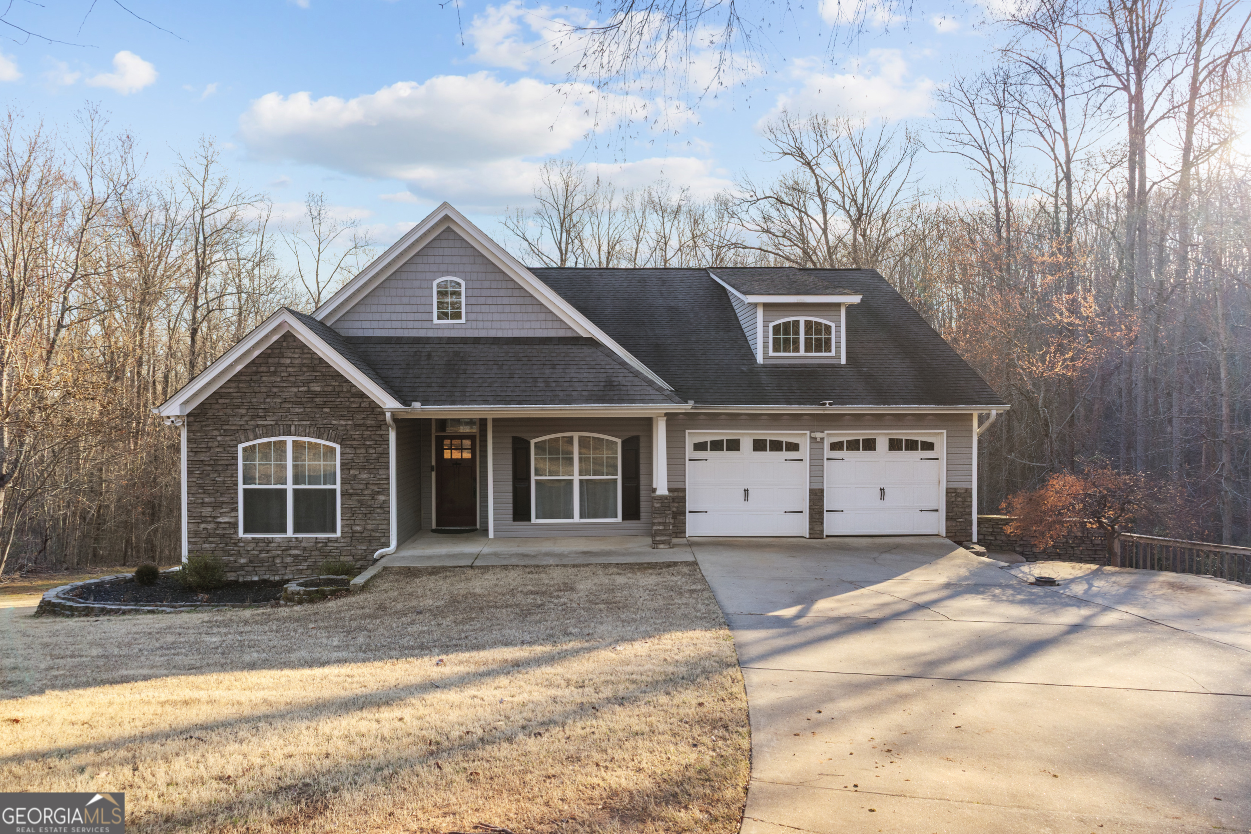 825 Signature Drive Property Photo 1