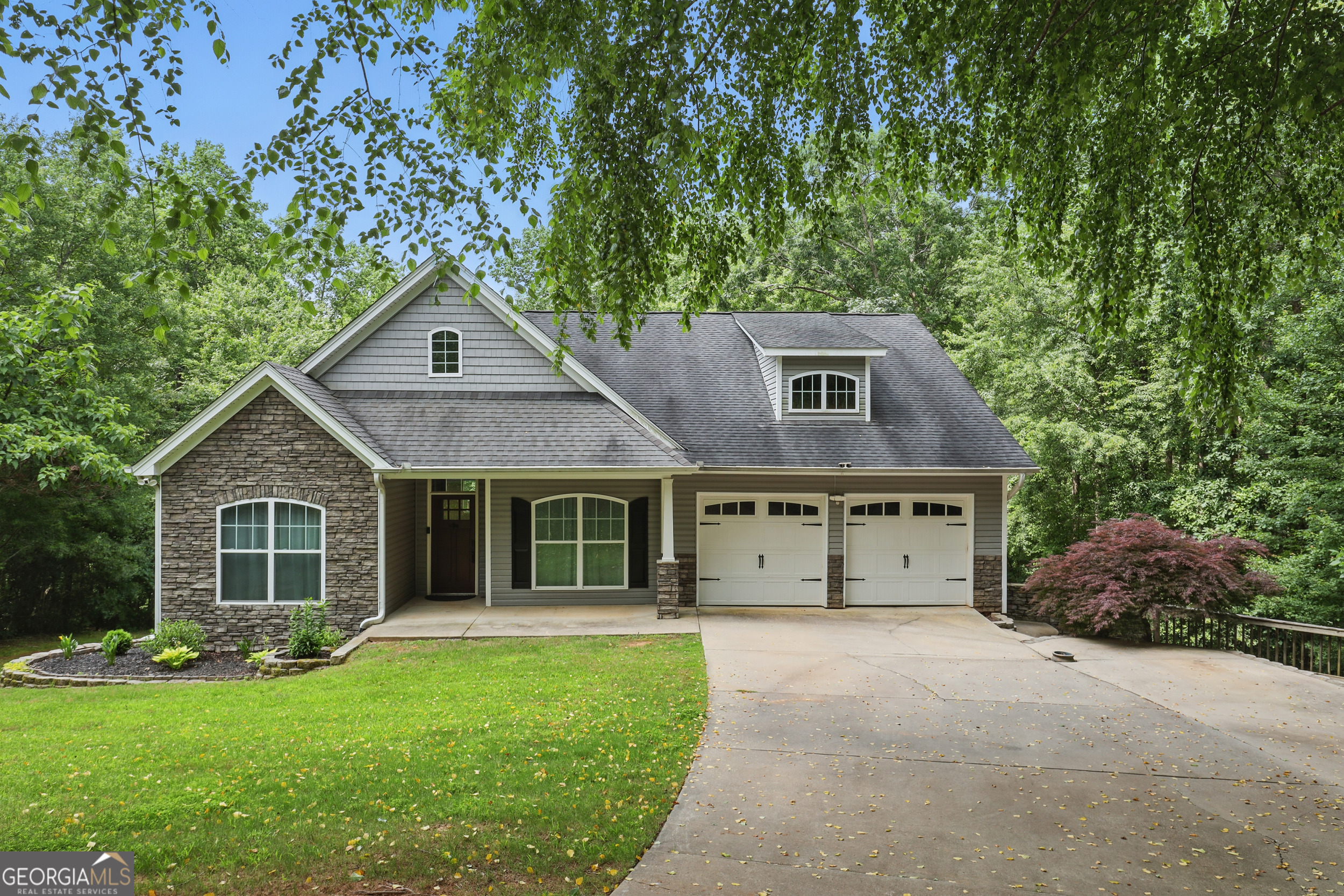 825 Signature Drive Property Photo 1