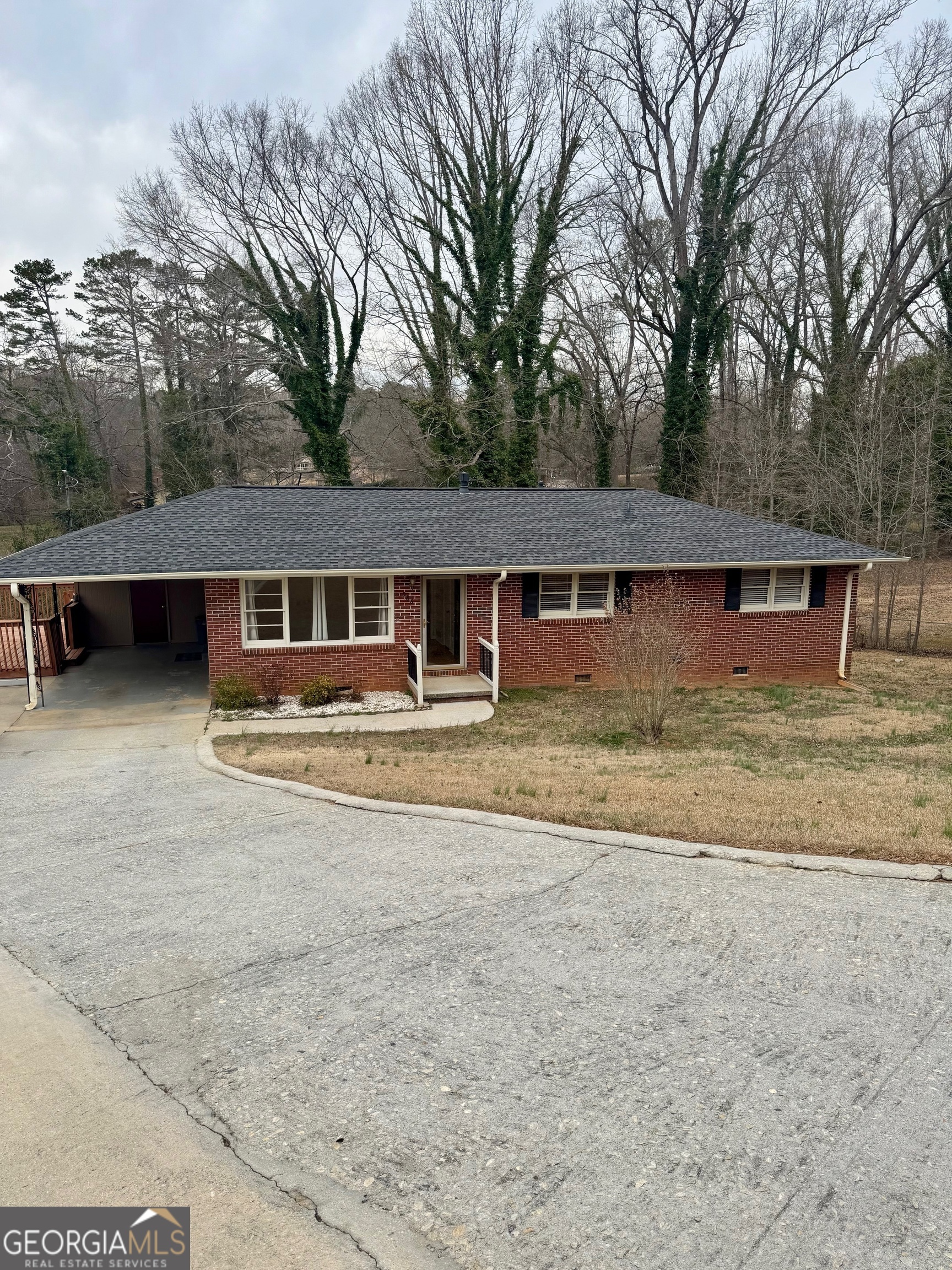 586 Poplar Street Property Photo