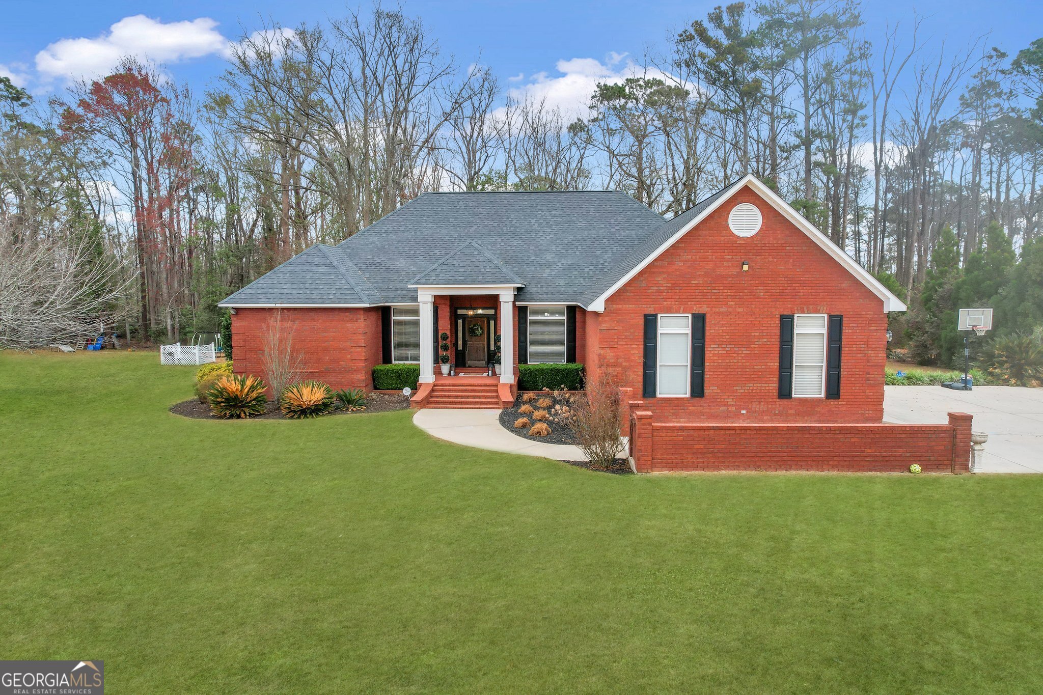 111 Oakridge Drive Property Photo