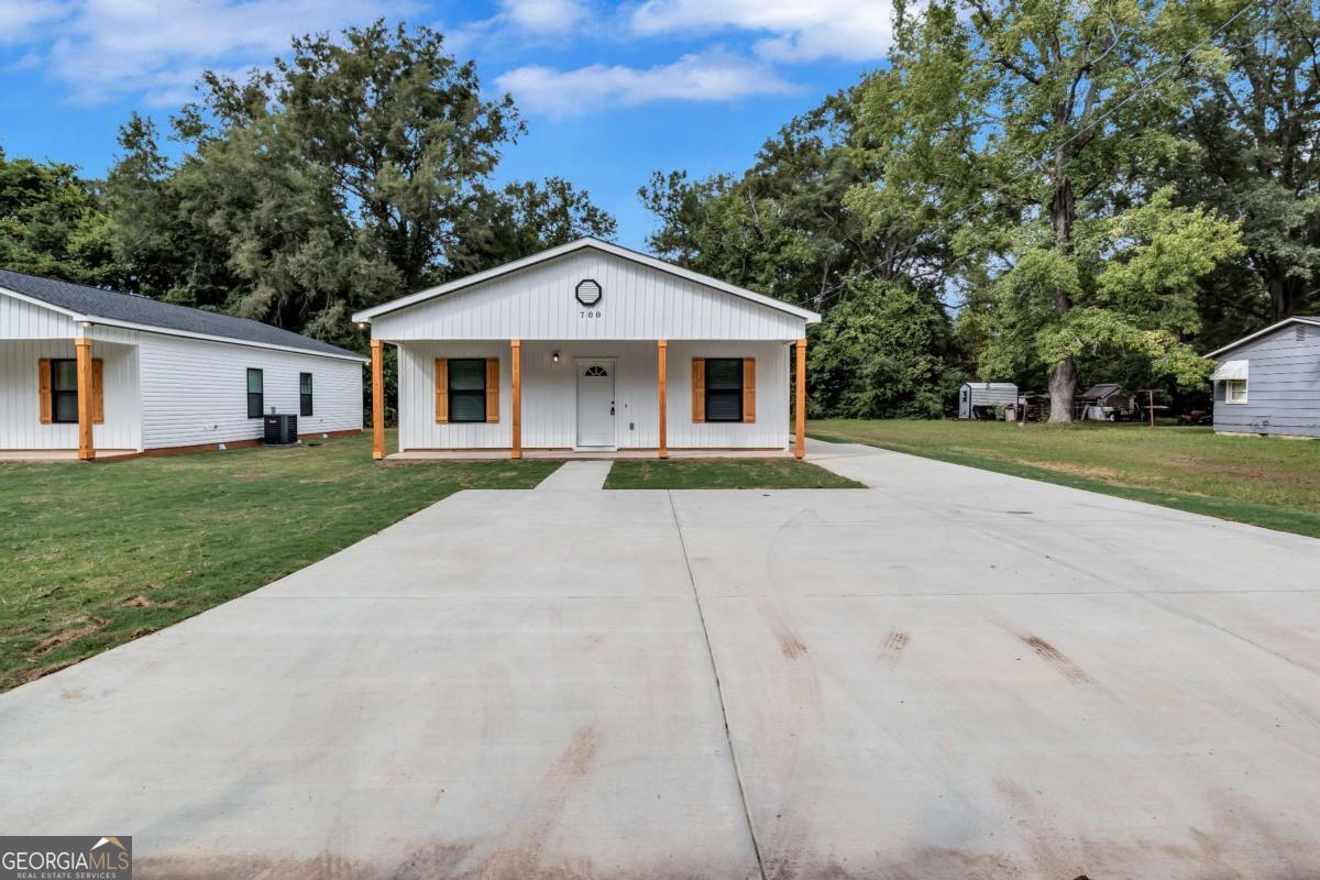 200 Elm Street Property Photo 4
