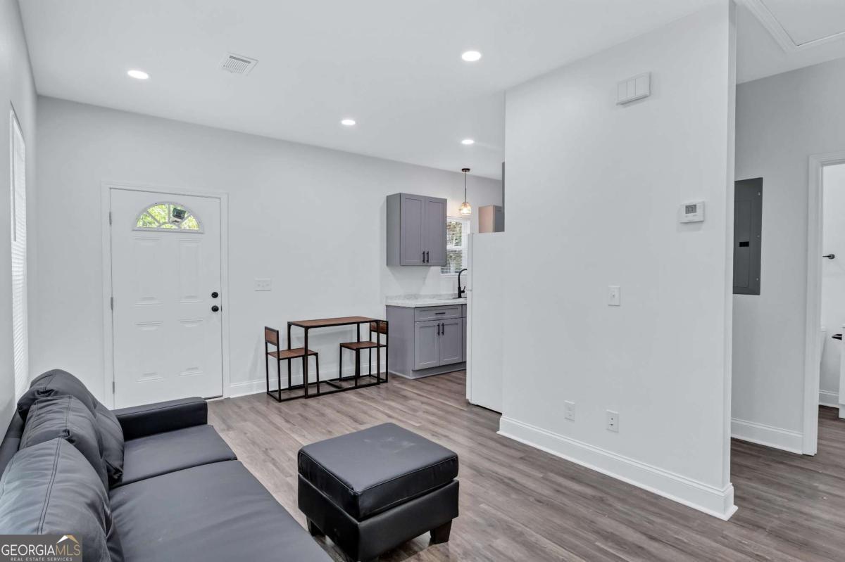 200 Elm Street Property Photo 8