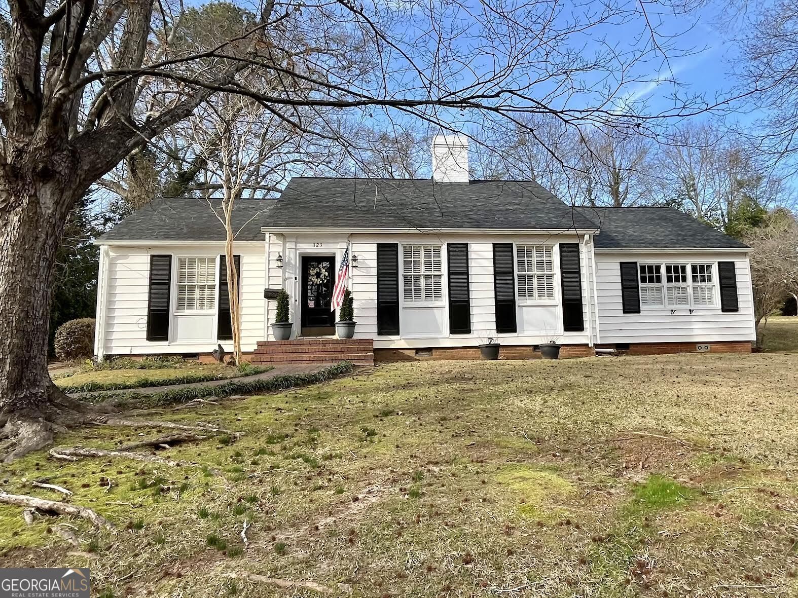 323 Crescent Road Property Photo