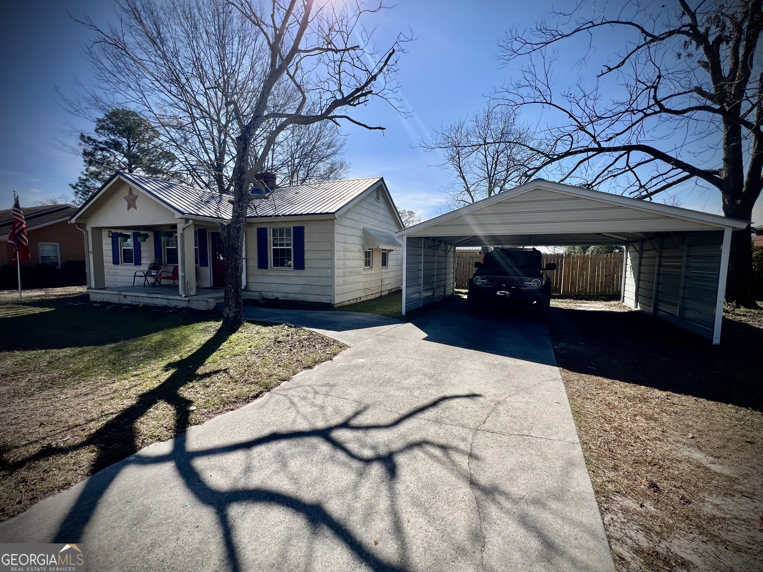 2254 W Elm Street Property Photo