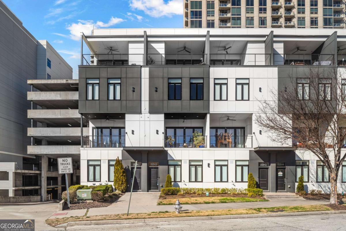 223 16th Street Nw # 2 Property Photo