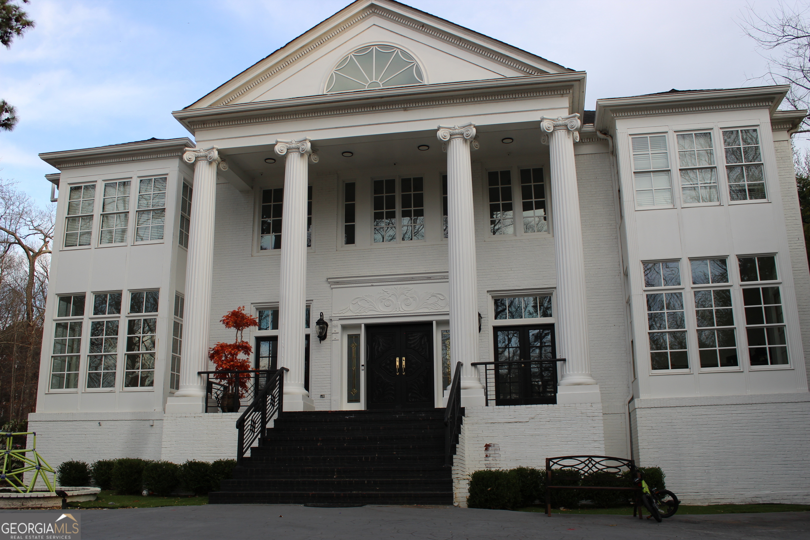 337 Lakeshore Drive Property Photo