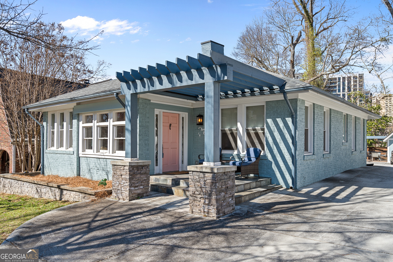 28 Peachtree Hills Avenue Ne Property Photo 1