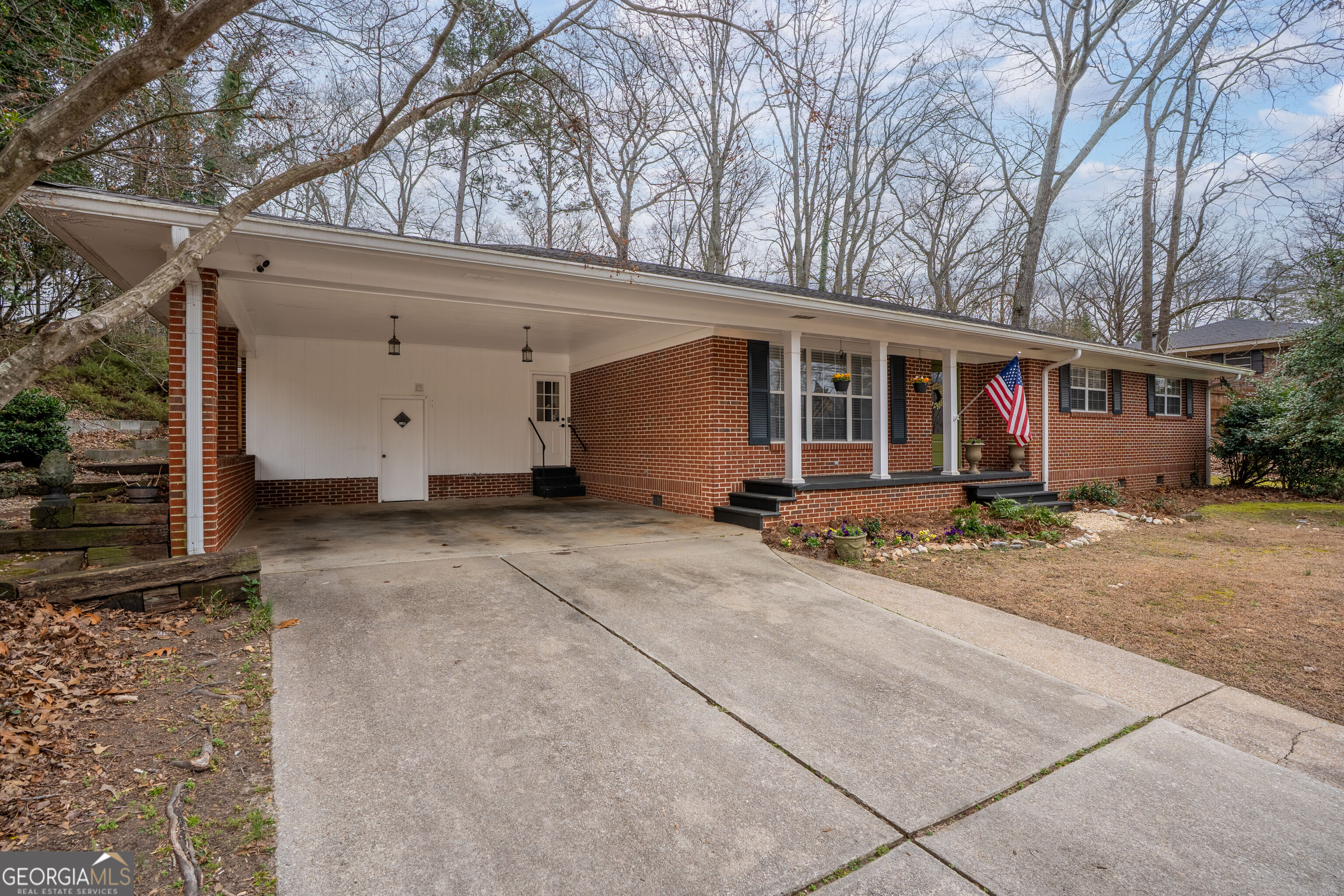 387 Hollywood Circle Property Photo