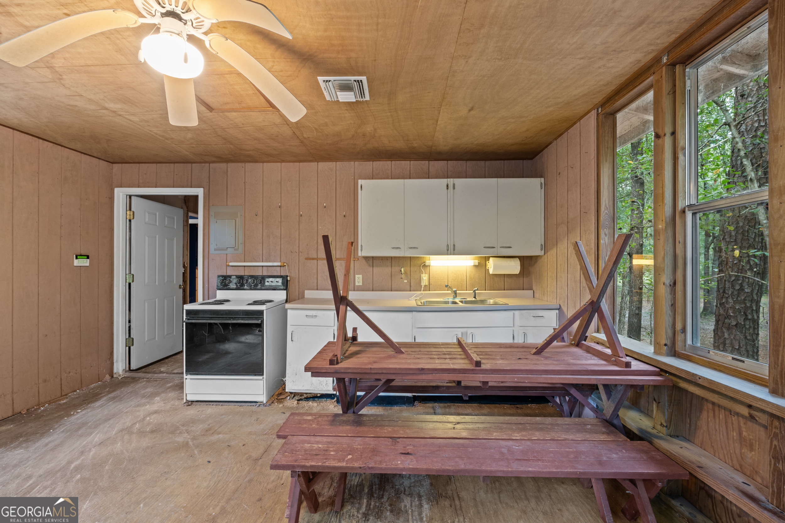 628 Riverside Drive Property Photo 14