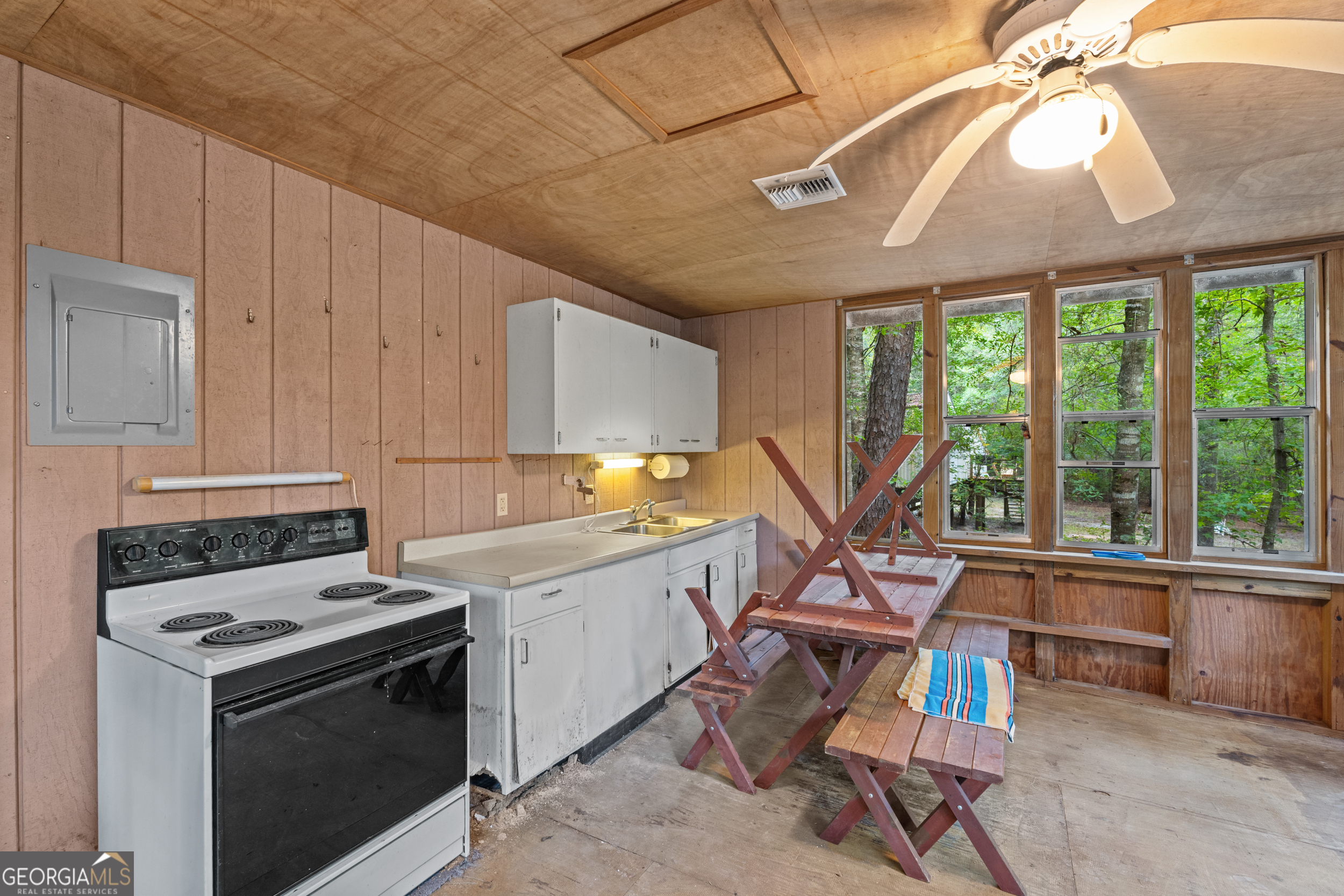 628 Riverside Drive Property Photo 15