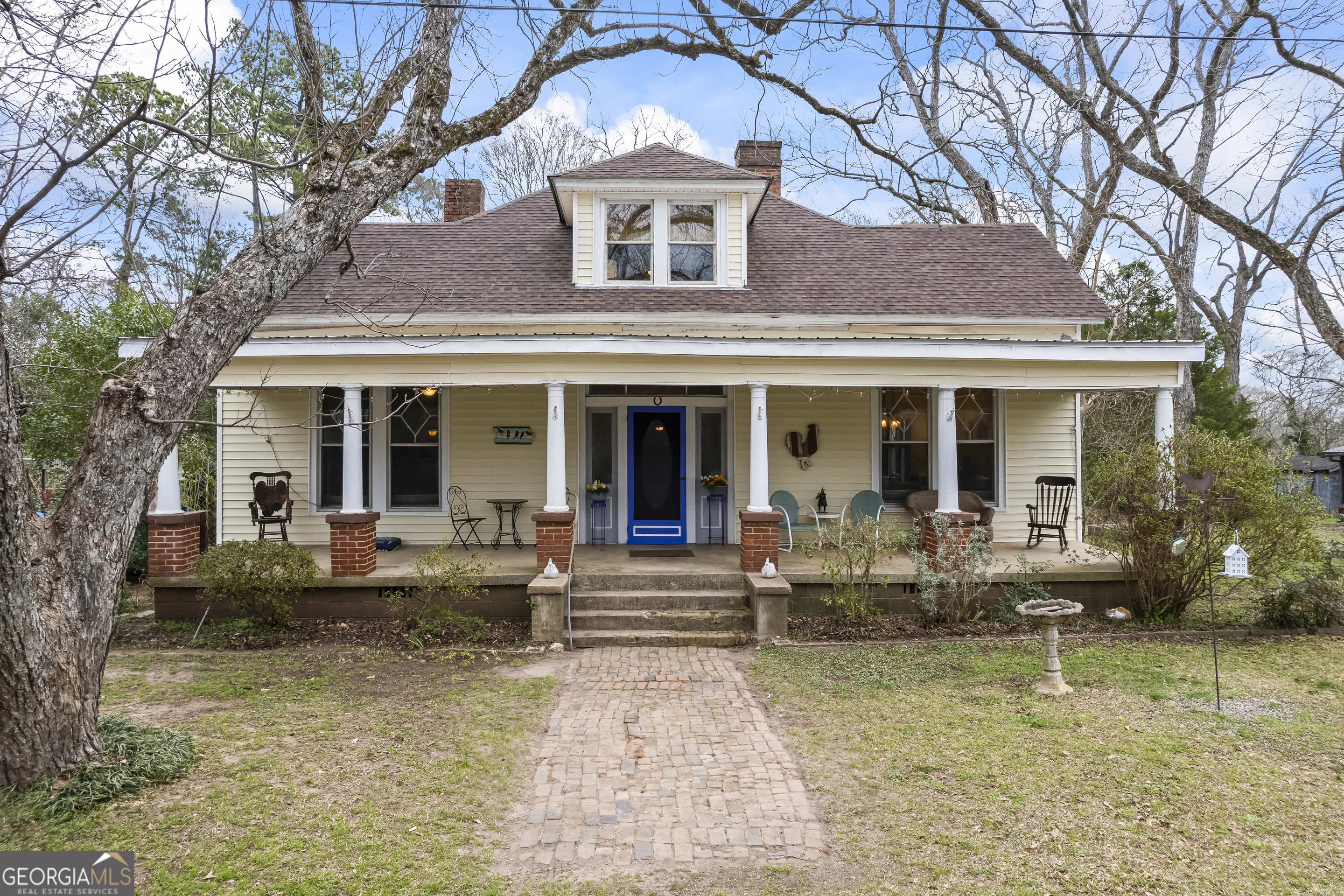 211 S Elm Street Property Photo
