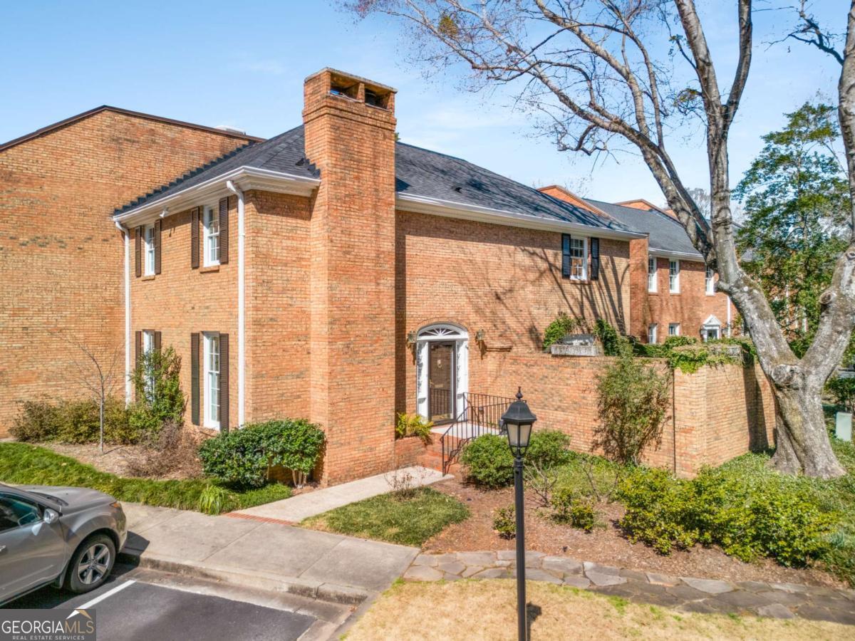 19 Lullwater Place Ne Property Photo